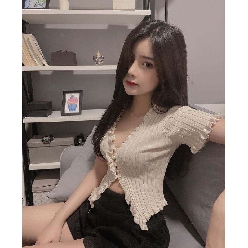 Áo len croptop xẻ tà nút ngực