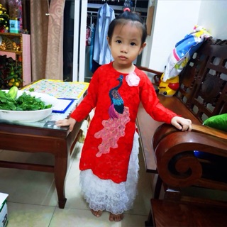 Áo dài cach tan hinh chim công