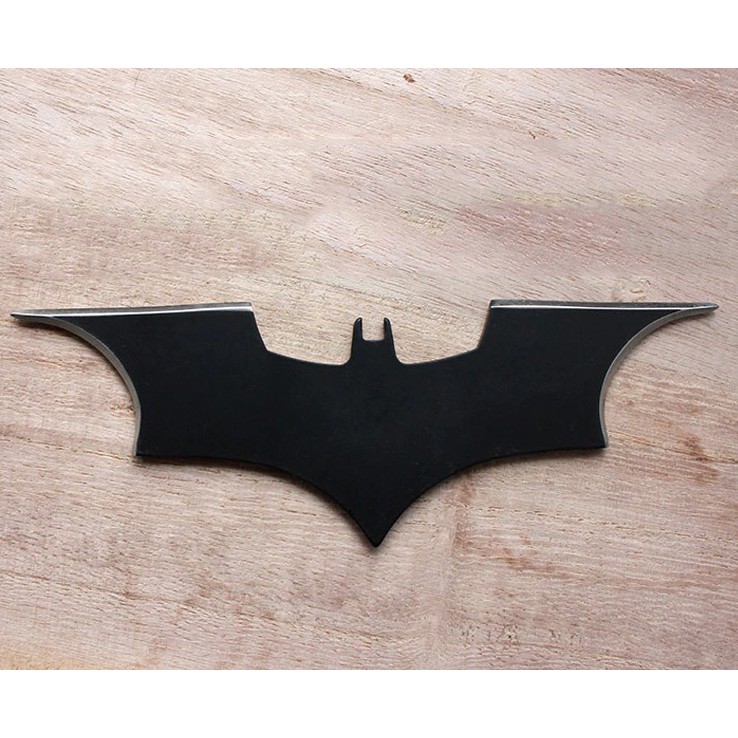 Mô Hình BatMan Batarang Sắt - Dao Cắt Bìa Catton