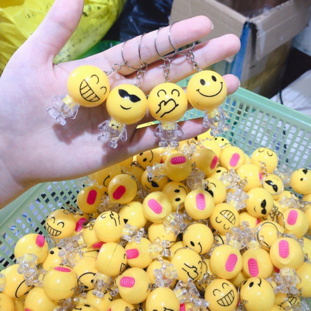 MÓC KHÓA EMOJI  PHÁT SÁNG VUI NHỘN (BIỂU CẢM NGẪU NHIÊN)