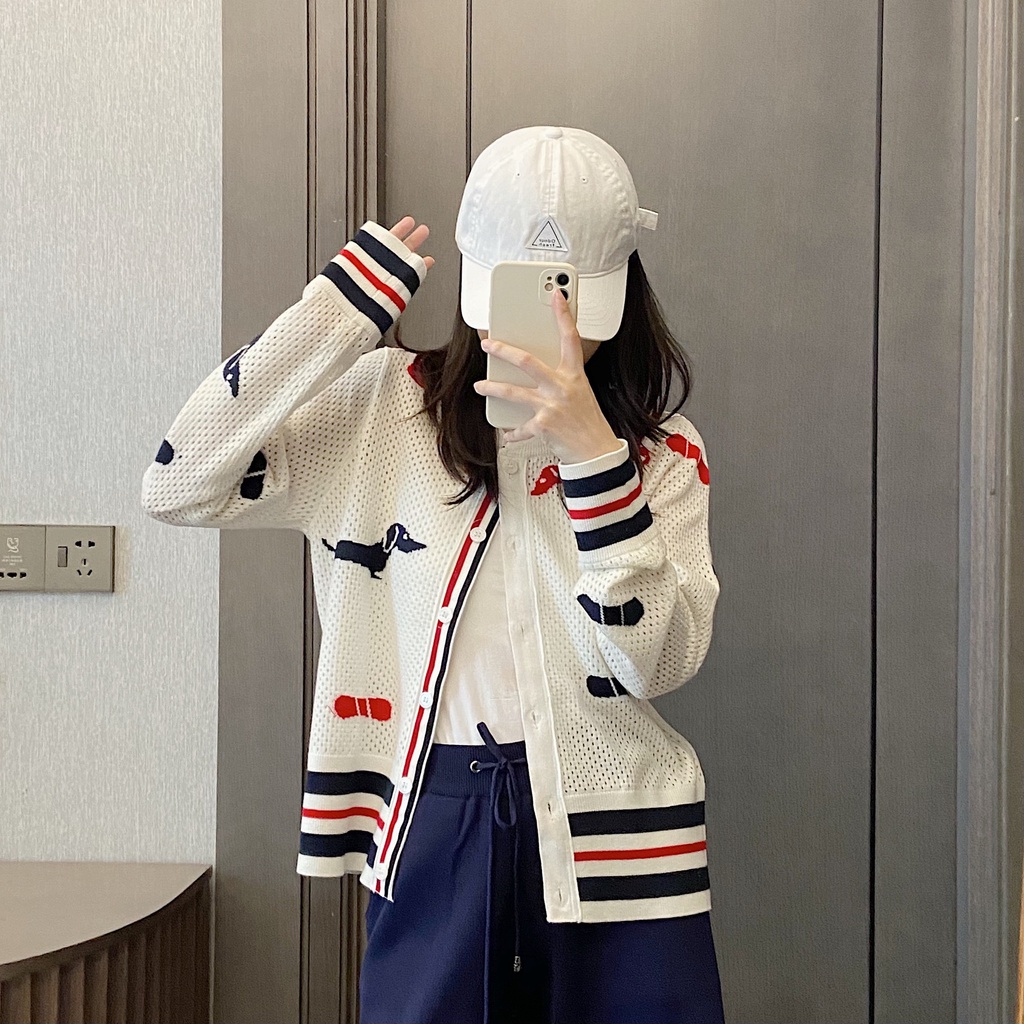 Áo cardigan dệt kim màu tương phản cổ tròn rỗng họa tiết chó dachshund phong cách Anh mùa xuân thu 2022 cho nữ