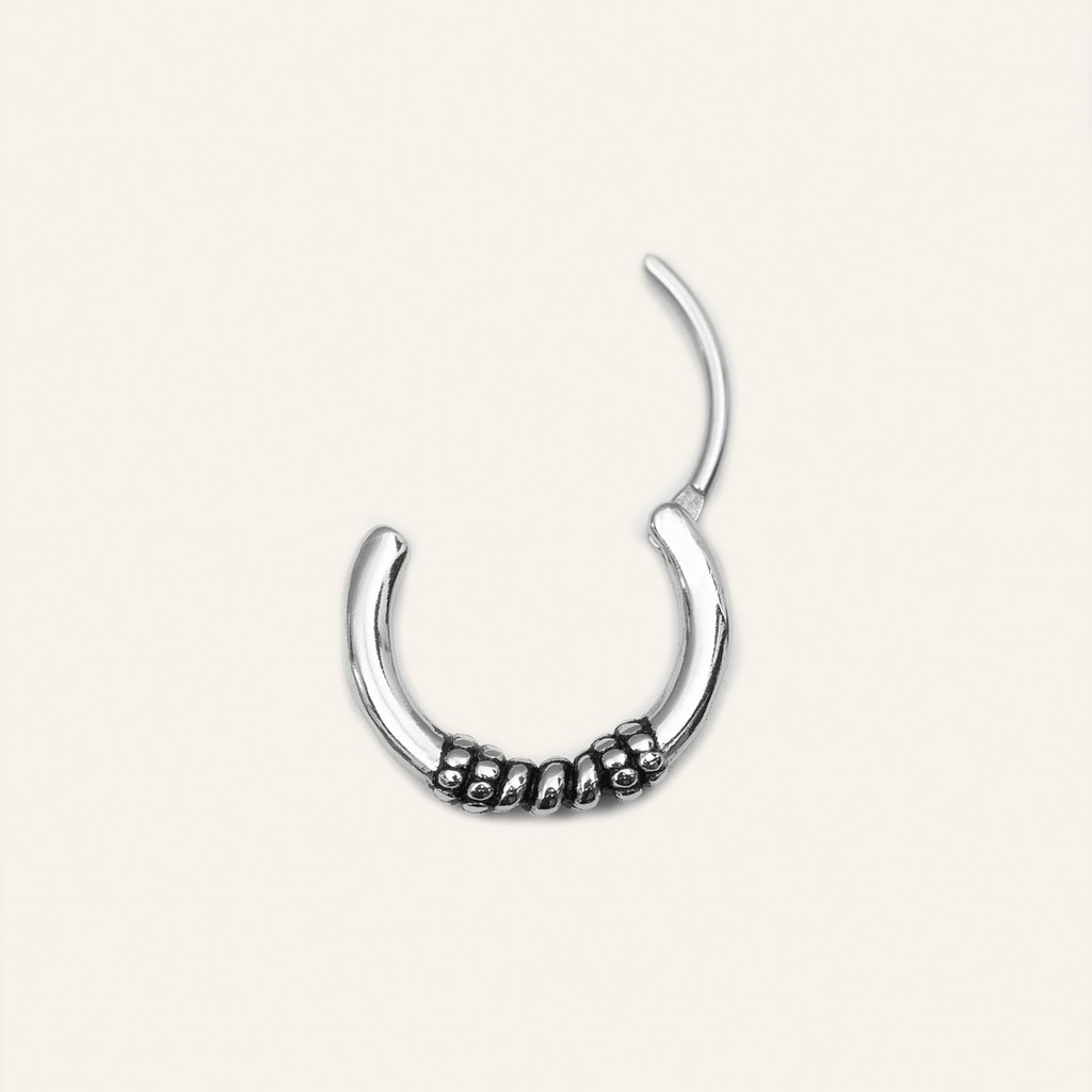 [Mã FAST10KT4 giảm 10K đơn bất kỳ] TWISTED CENTER HOOP EARRING