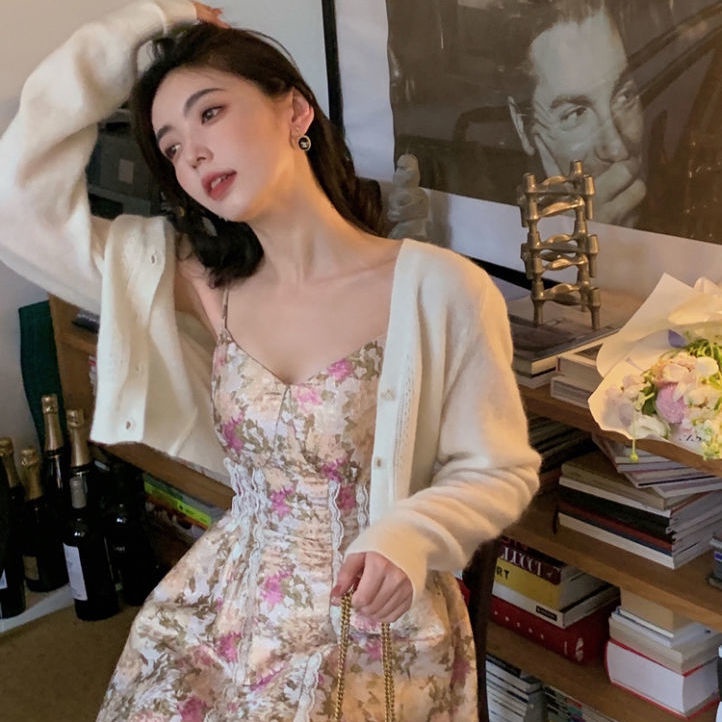 Áo tay phồng và chân váy thời trang xinh xắn cho nữ