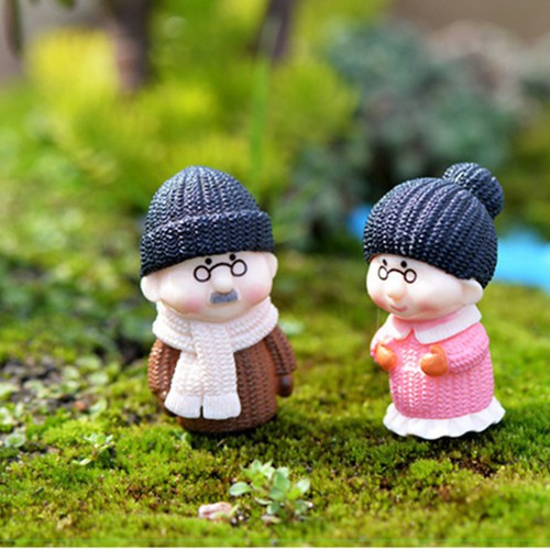 Cặp đôi Ông bà cụ quàng khăn cổ đội nón len mùa đông - Phụ kiện trang trí tiểu cảnh