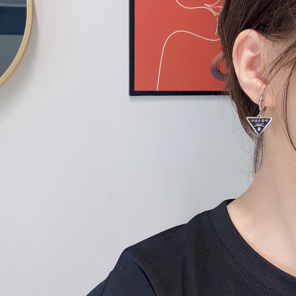 PRADA Bông Tai Chữ P Bằng Thép Titan Thời Trang Cho Nữ