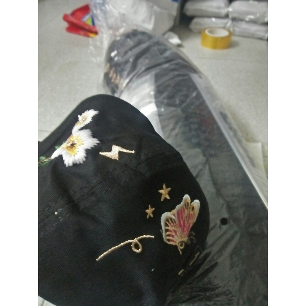 Mũ NY đính ong kim loại sỉ