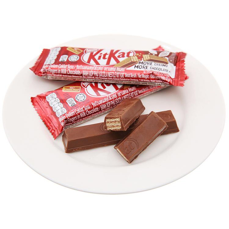 Hộp 12 thanh Socola Kitkat - Hộp thiếc hình chuột Mickey