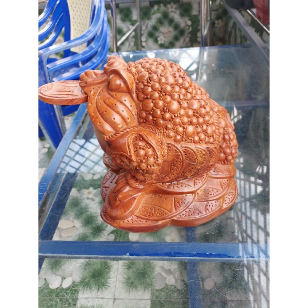 Tượng con cóc thiềm thừ gỗ hương nguyên khối loại 1