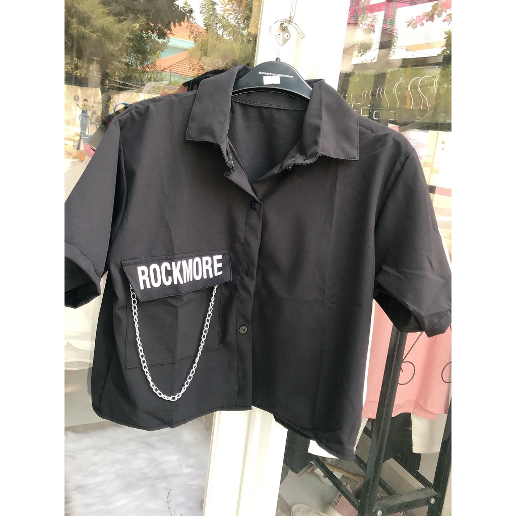 Áo sơ mi dây xích y hình có 2 màu trắng đen