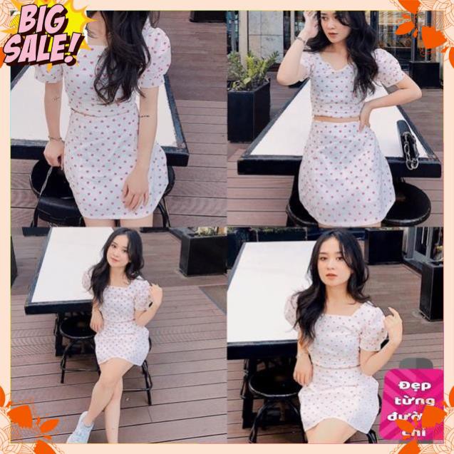 Set chân váy và áo croptop nữ tay phồng hoạ tiết hoa nhí