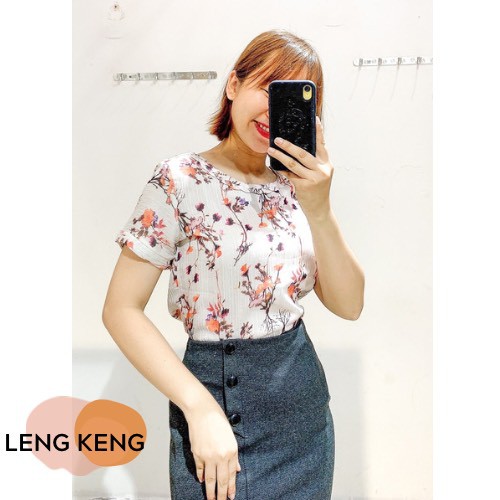 Áo họa tiết cổ tròn xoắn - A003