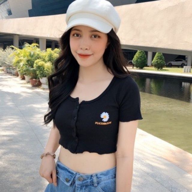 Áo croptop nút thêu bông cúc