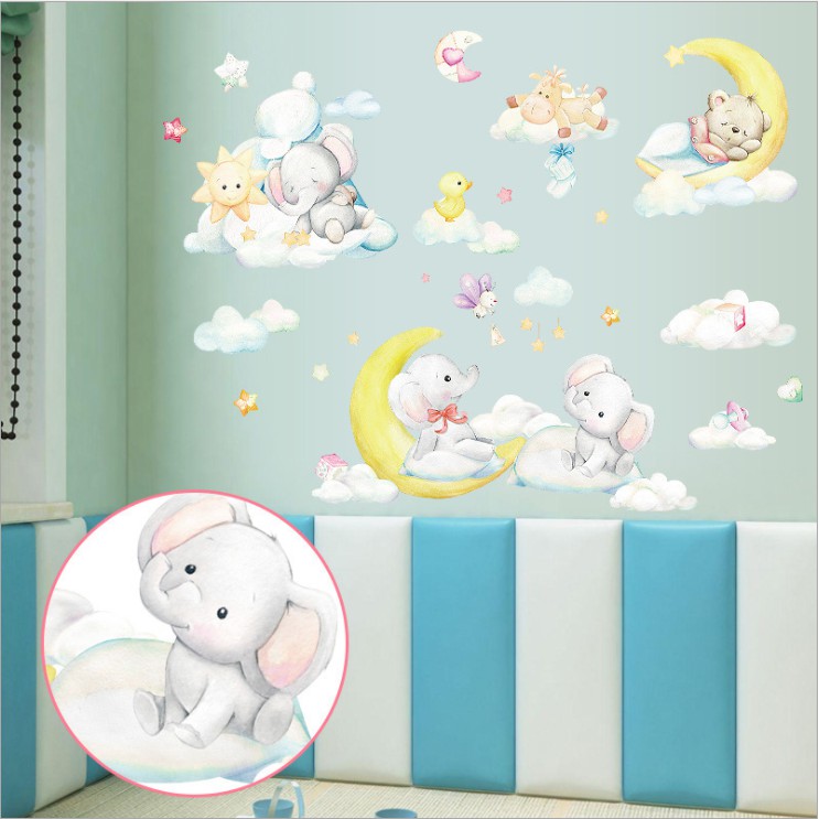 Decal dán tường trang trí - GẤU VÀ VOI CON TRÊN MÂY ĐÁNG YÊU CHO BÉ YÊU