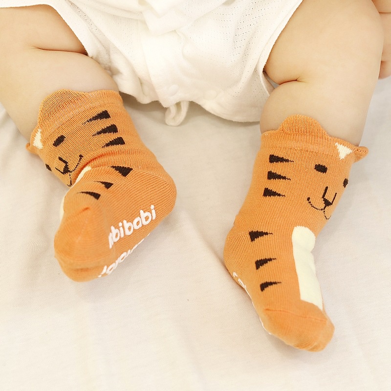 Vớ cotton mềm chống trượt họa tiết hoạt hình dễ thương cho bé