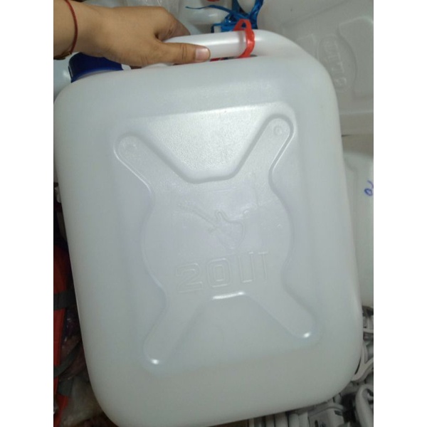 Can Nhựa Đựng Nước
