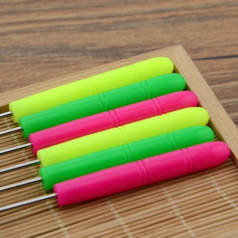 Dùi Đục Lỗ Cán Nhựa Màu Ngẫu Nhiên 12.5cm