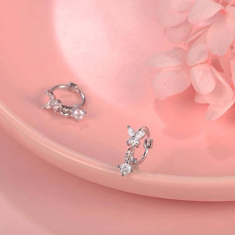 1 CHIẾC khuyên tai bướm đá