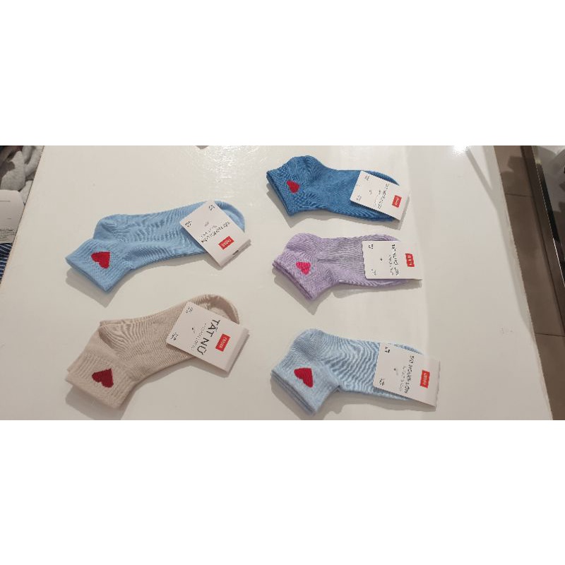 Xả shock tất Canifa