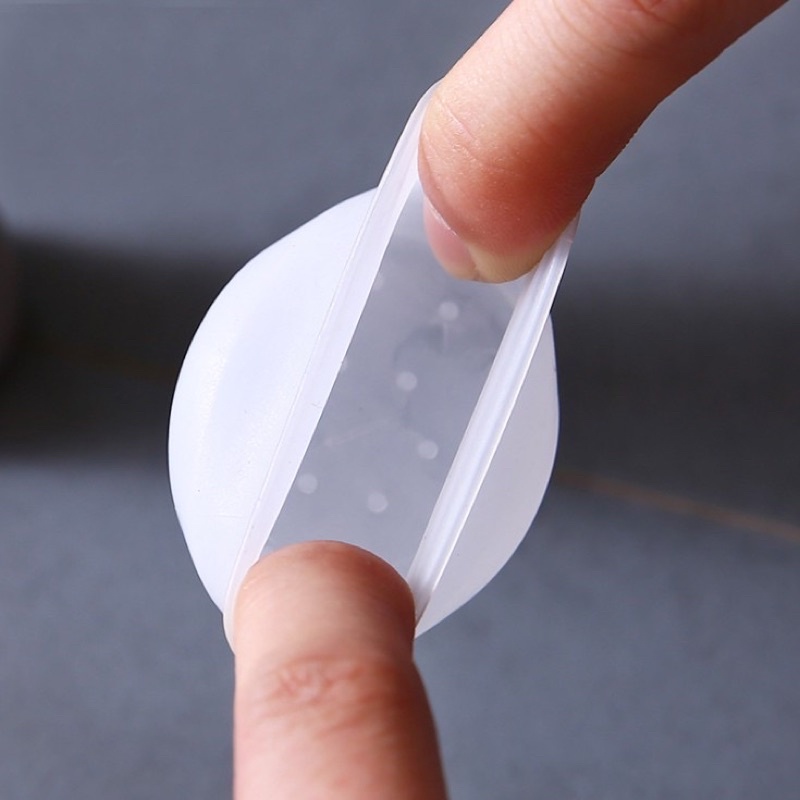 Bọc chân bàn/ ghế bằng silicon vô cùng tiện dụng