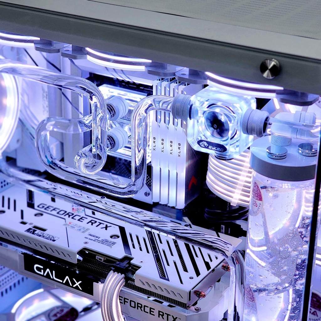 Ram 8GB 3200MZ XLR8 GAMING EPIC-X RGB SILVER, new, bh chính hãng 36 tháng