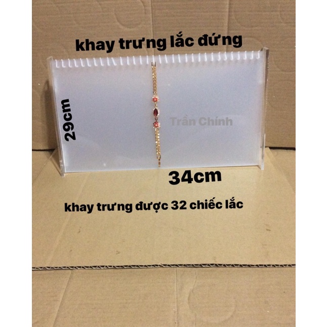 khay mica đứng trưng lắc có 32 móc 29x34cm, có 3 màu đen,trắng,đỏ