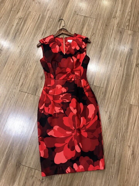 Váy ck cổ tim
