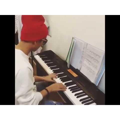 Nón Len đỏ Hàn Quốc Sơn Tùng MTP, Jimin