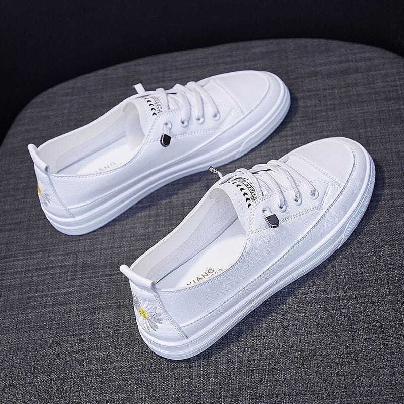 One foot small white shoes women's shoes new autumn 100 leather flat-bottomed breathable casual single shoes female stud