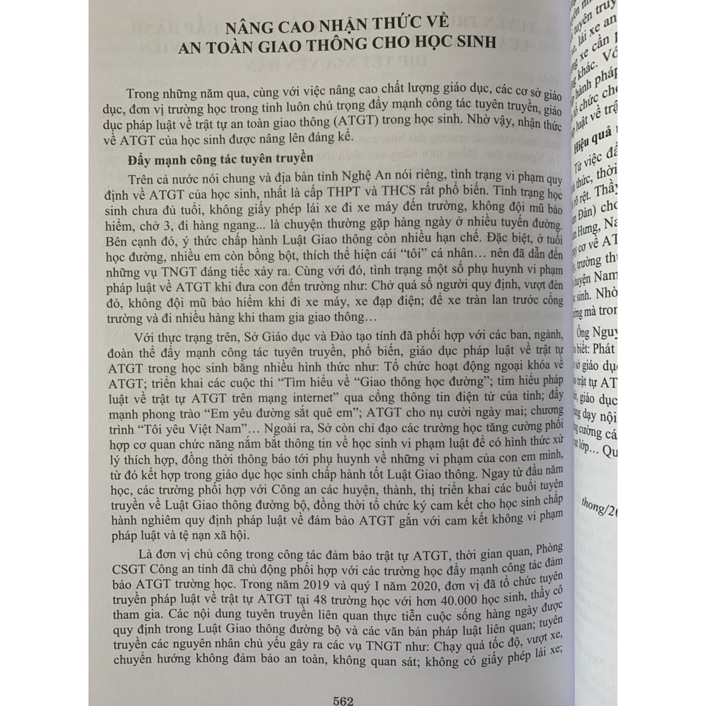 Sách - Công tác tuyên truyền giáo dục pháp luật về an toàn giao thông trong trường học | BigBuy360 - bigbuy360.vn