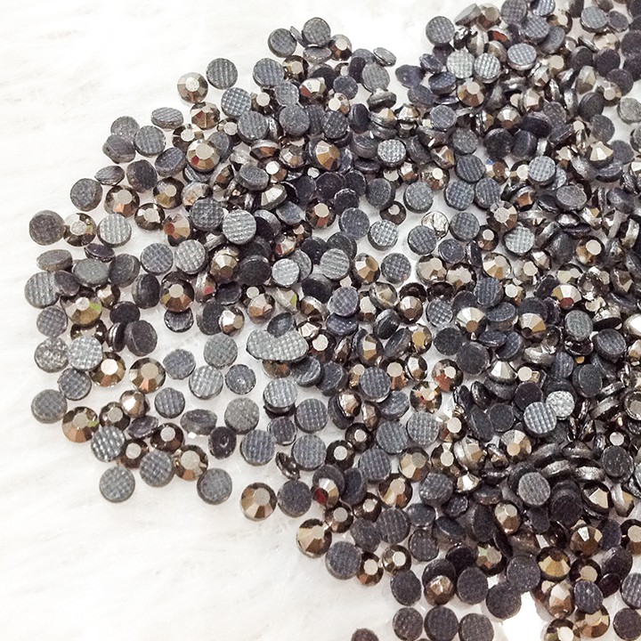 Đá xoàn ủi áo đính kết trang phục váy đầm