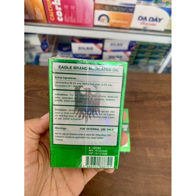 Dầu xanh con ó Eagle Brand Singapore Medicated Oil