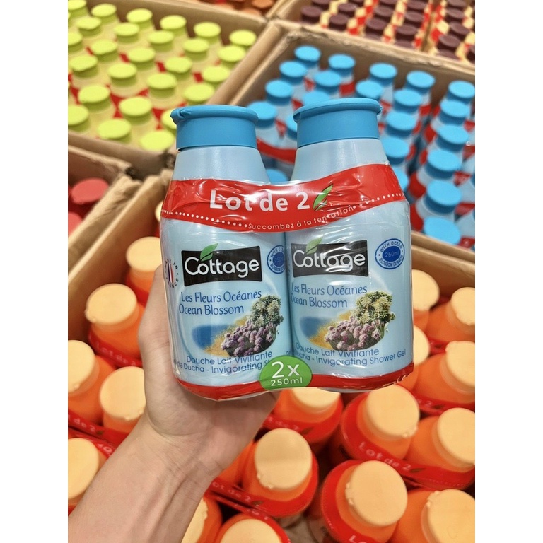 Một chai sữa tắm Cottage cực thơm