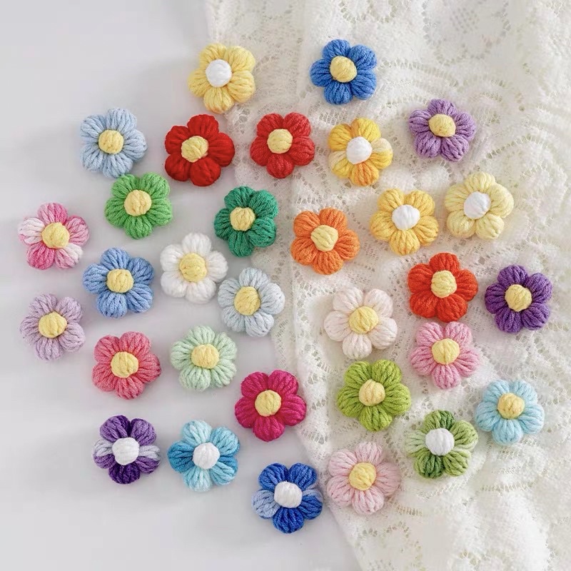 Ghim cài bông hoa len handmade