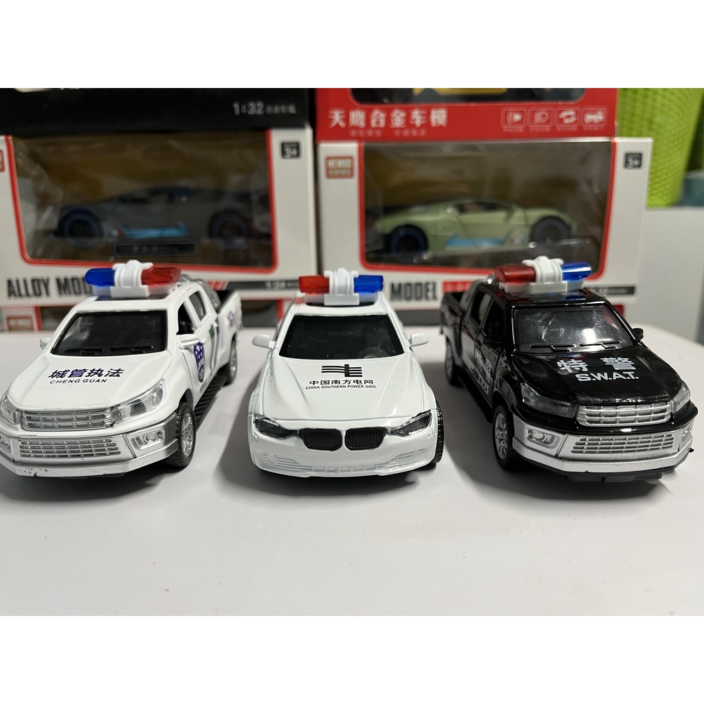 Xe mô hình cảnh sát 1:32 kim loại AMOSA store sưu tầm