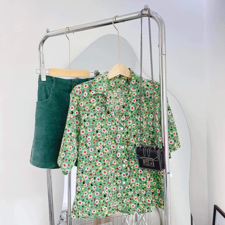 Áo sơ mi hoạ tiết hoa vintage