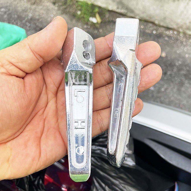 GÁC CHÂN SAU NHÔM HONDA YAMAHA