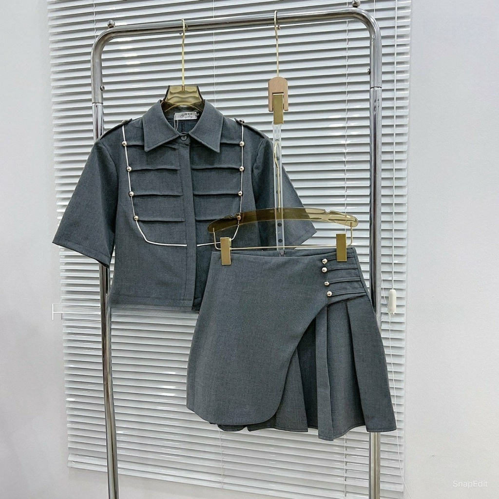 Set bộ áo croptop ghi xám phối chân váy lệch tà chất chéo hàn