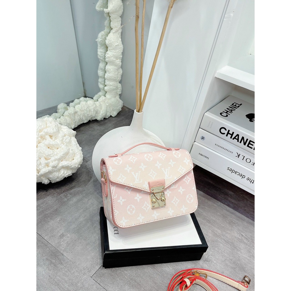 Túi đeo chéo thời trang mới nhất 2021 nhập khẩu mới nhất cho nữ SIZE 22 * 15 * 6