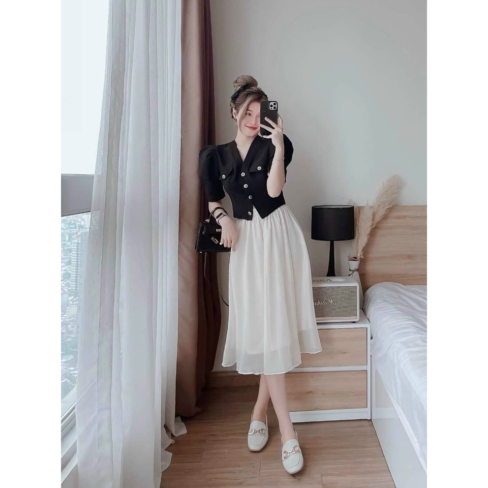 Set áo cổ tim tay phồng cài nút và chân váy xòe xinh xắn