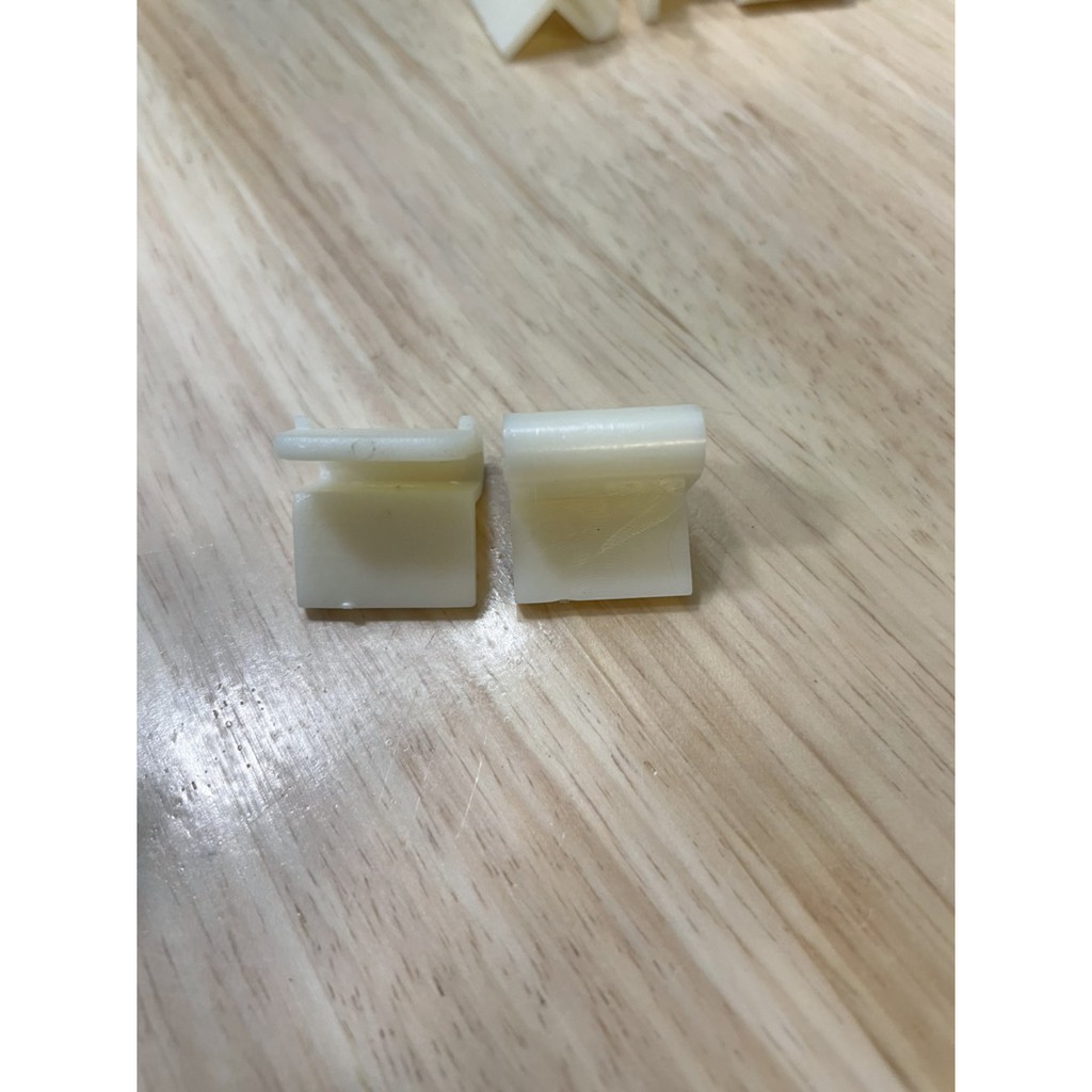 Chốt Cài Lọc Khí Sharp