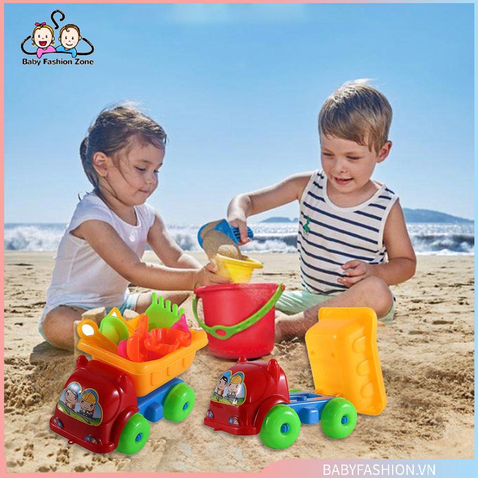 Bộ đồ chơi xe xúc cát gồm 11 sản phẩm dành cho bé ở bãi biển