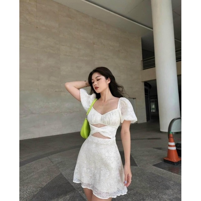 ĐẦM HOA NỔI TRẮNG CHÉO BỤNG CUT OUT EO CHUN LƯNG