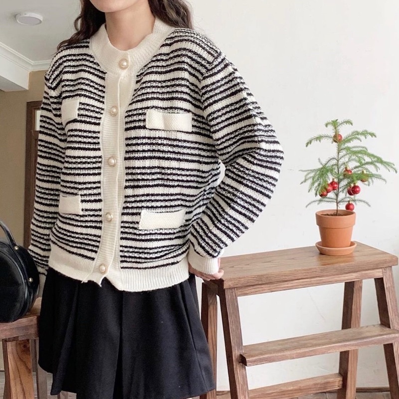 Áo cardigan len kẻ ngang đính nút kiểu freesize