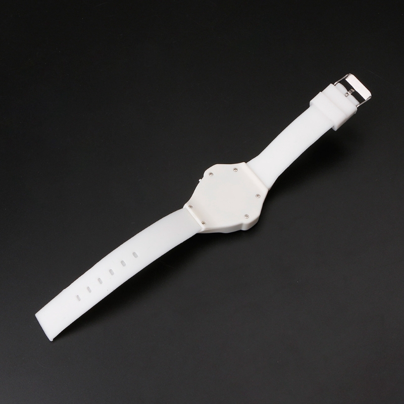 Đồng hồ điện tử mặt tam giác dây silicon cho nam
