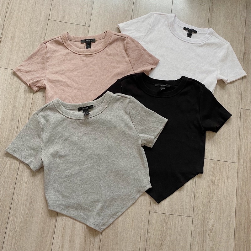 Áo croptop vạt tam giác