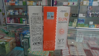 Xịt chống nắng Hàn Quốc Sun screen V7 200ml