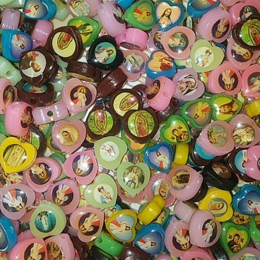 gói 5-10 hạt trái tim nhựa nhiều màu xỏ vòng hình chúa Giêsu, đức mẹ 12mm