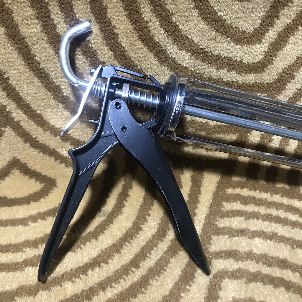 Dụng cụ đùn keo sử dụng thi công keo Silicone