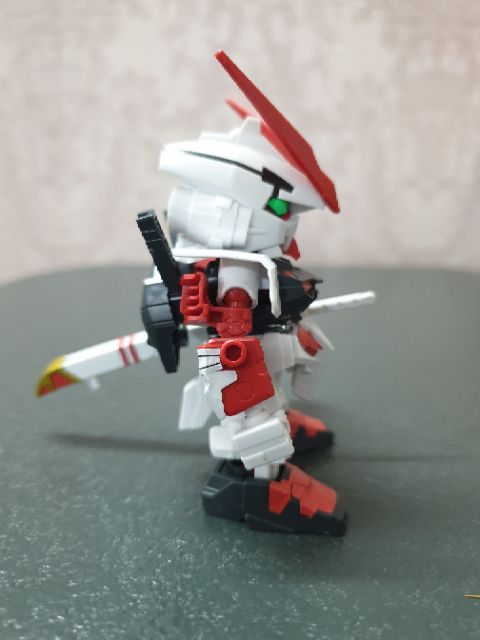 Mô hình SD Gundam Ex-standard Gundam Astray Red frame ( New )