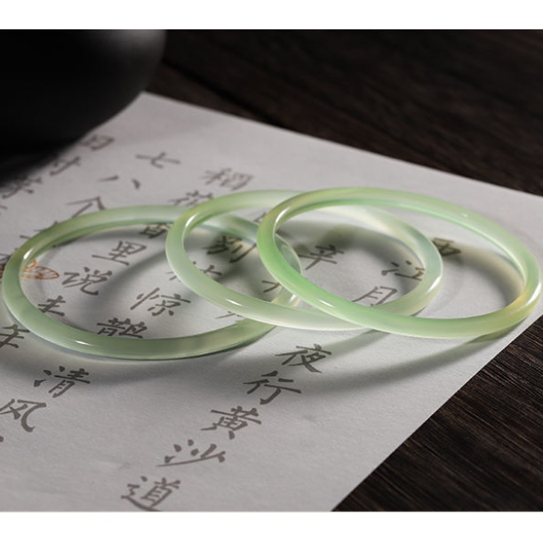 Vòng Tay Đá Mã Não Tự Nhiên Mỏng Màu Xanh Lá Phong Cách Hanfu Trung Hoa Cho Nữ